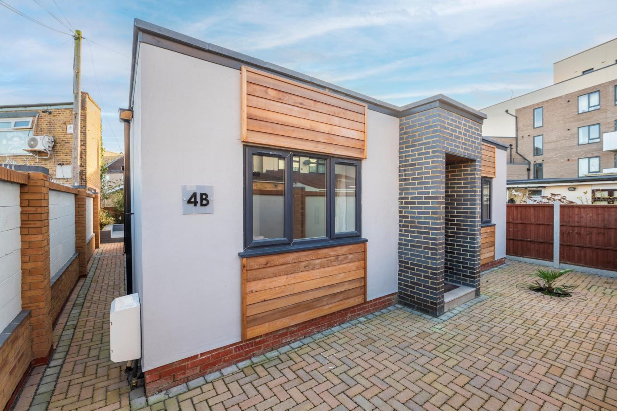 Stylish 2 Bed Bungalow In East Ham, Close To Excel London Ngoại thất bức ảnh