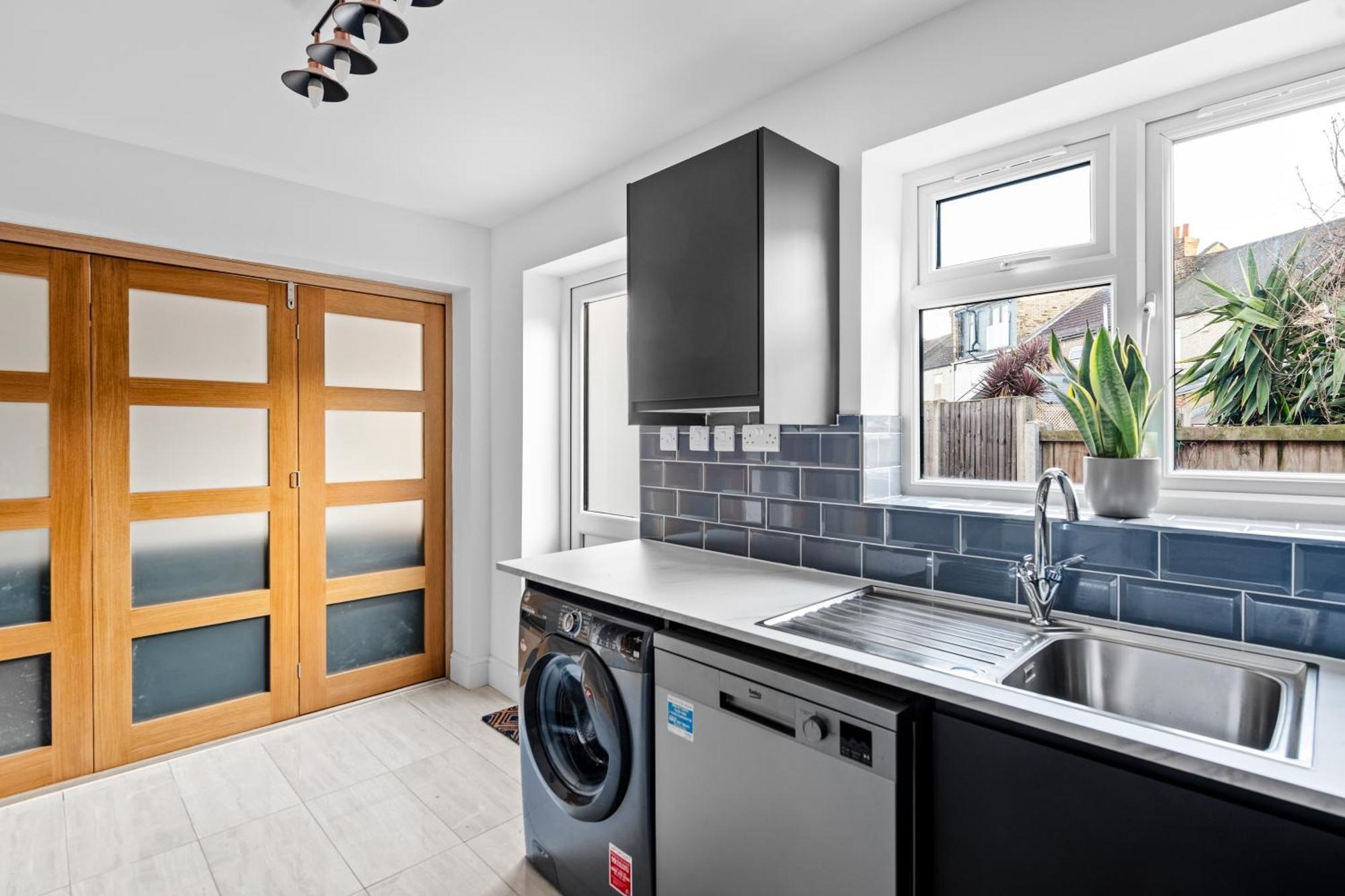 Stylish 2 Bed Bungalow In East Ham, Close To Excel London Ngoại thất bức ảnh